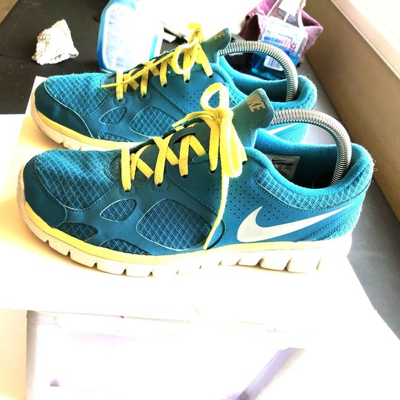 Nike Shoes - Nike Shoes